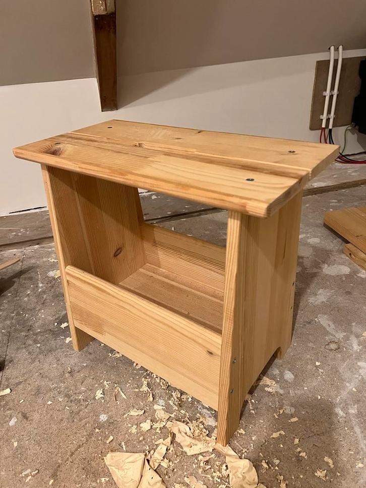 IKEA PERJOHAN twee krukken met opbergruimte - ZGAN!, Huis en Inrichting, Stoelen, Zo goed als nieuw, Twee, Hout, Bruin, Ophalen