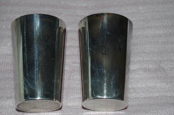 metalen bekers beschikbaar voor biedingen