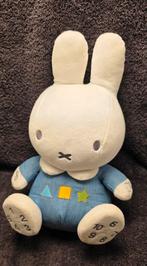 Miffy  Nijntje Knuffel met Blauwe Outfit maakt geluid, Ophalen of Verzenden, Zo goed als nieuw, Kraamcadeau