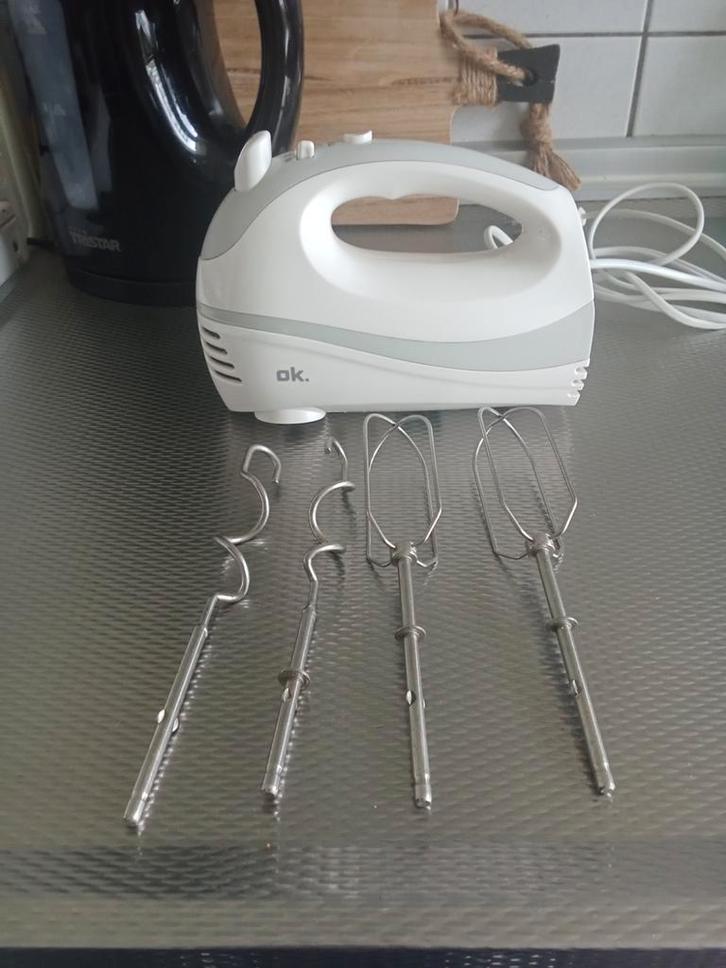 Handmixer met alles er bij en een vlaai Plato en twee glazen, Huis en Inrichting, Keuken | Keukenbenodigdheden, Zo goed als nieuw