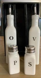 NIEUWE SET IN DOOS SET VOOR OLIJFOLIE/AZIJN ,PEPER EN ZOUT, Huis en Inrichting, Keuken | Keukenbenodigdheden, Ophalen of Verzenden