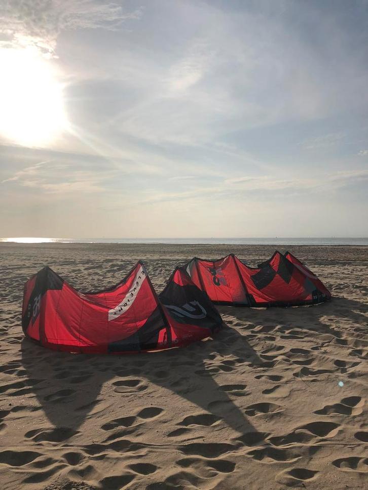 Eleveight RS v8 8m en XS v4 9m met CS+ bar, Watersport en Boten, Kitesurfen, Zo goed als nieuw, 9 m², Geen board, Ophalen of Verzenden