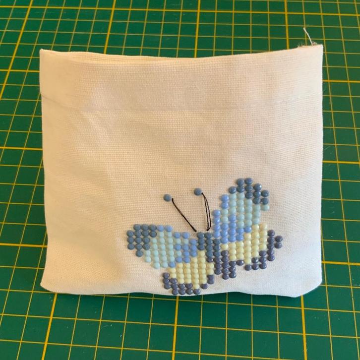 Handgemaakt cadeauzakje met blauwe vlinder 11,5 x 9 cm, Diversen, Cadeaupapier, Nieuw, Verzenden