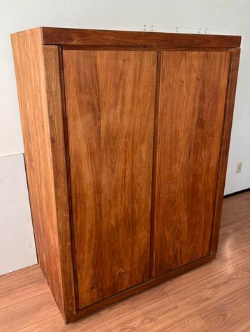 Massief teakhouten (tv) kast beschikbaar voor biedingen