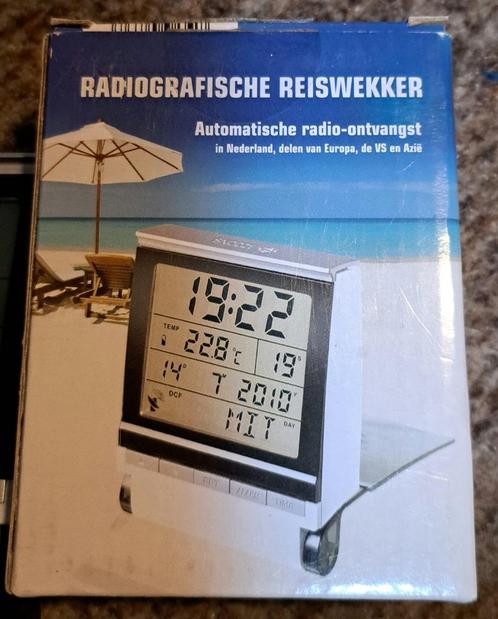 GT-FRWe-01 Radiografische reiswekker, Huis en Inrichting, Woonaccessoires | Klokken, Zo goed als nieuw, Wekker of Tafelklok, Digitaal