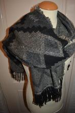 zwart, grijze langwerpige omslagdoek, Kleding | Dames, Mutsen, Sjaals en Handschoenen, Ophalen of Verzenden, Zo goed als nieuw