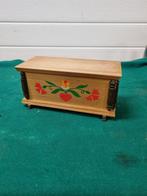 Kistje van hout beschilderd met bloemen 1977, Huis en Inrichting, Woonaccessoires | Overige, Ophalen of Verzenden