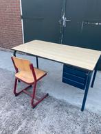 Vintage schoolbureau met stoel, Huis en Inrichting, Bureaus, Ophalen, Gebruikt, Bureau