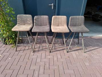 4 barkrukken / barstoelen  beschikbaar voor biedingen