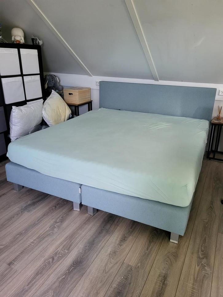Tweepersoons boxspring, Huis en Inrichting, Slaapkamer | Boxsprings, Zo goed als nieuw, 180 cm, 200 cm, Tweepersoons, Blauw, Groen