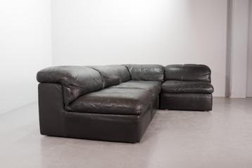 GROTE COLLECTIE VINTAGE SALE VAN SOFA'S & BANKEN OP VOORRAAD beschikbaar voor biedingen