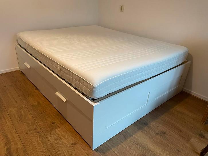 BRIMNES bedframe met opbergruimte + IKEA matras, Huis en Inrichting, Slaapkamer | Bedden, Zo goed als nieuw, Tweepersoons, 160 cm