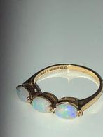 Hele gave 9 krt gouden ring 3 prachtige natuurlijke opalen, Ophalen of Verzenden, Goud, Ring, Met edelsteen