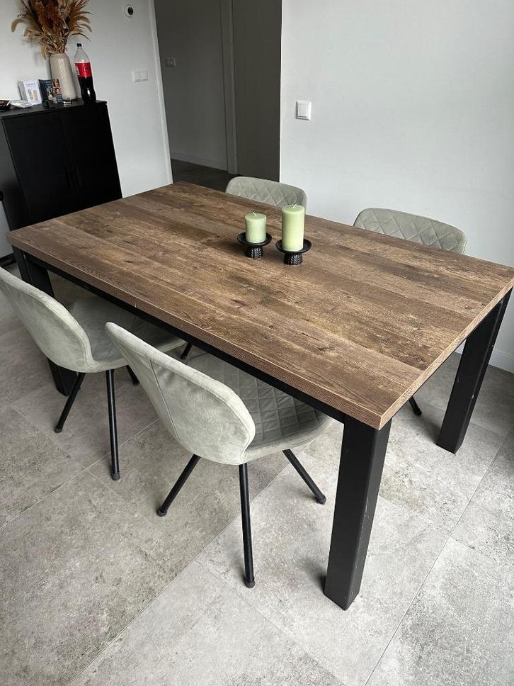 Eettafel houtlook met zwarte poten, Huis en Inrichting, Tafels | Eettafels, Gebruikt, 50 tot 100 cm, 150 tot 200 cm, Vier personen