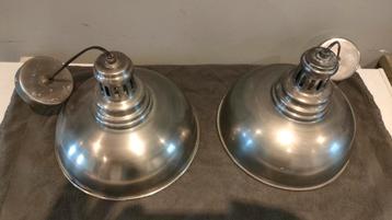 2 Industriële Hanglampen met Grote Fitting beschikbaar voor biedingen