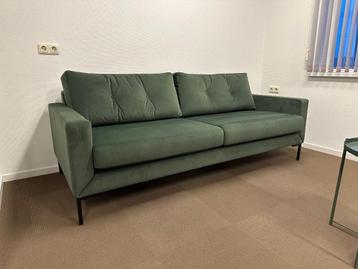 Bank groen 210 cm nieuwstaat (Nederlands Product) beschikbaar voor biedingen