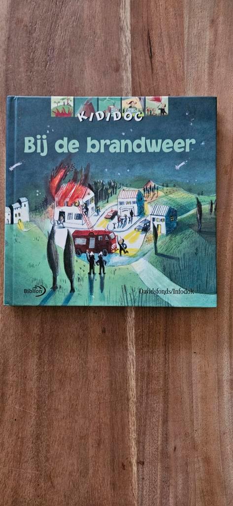 kikidoc Bij de Brandweer, Boeken, Kinderboeken | Kleuters, Gelezen, Ophalen of Verzenden