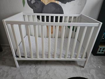 Ledikant ikea + matras  beschikbaar voor biedingen