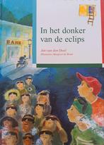 J. van den Dool - In het donker van de eclips, Ophalen of Verzenden, Gelezen, J. van den Dool