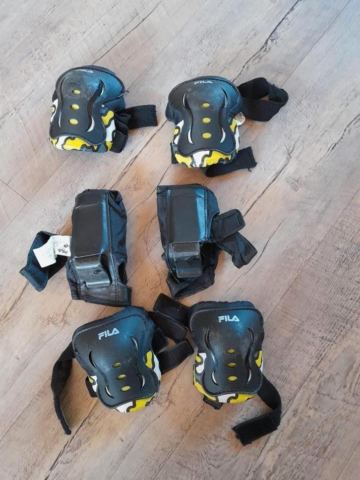 Fila Beschermset Junior Zwart-Geel XS, Sport en Fitness, Skeelers, Gebruikt, Bescherming, Overige merken, Kinderen, Verstelbaar