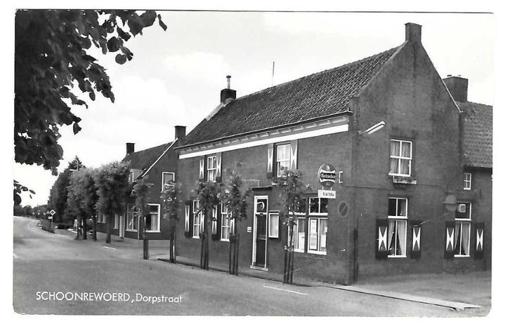 Schoonrewoerd - Dorpstraat - mindere kwaliteit, Verzamelen, Ansichtkaarten | Nederland, Ongelopen, Zuid-Holland, Verzenden