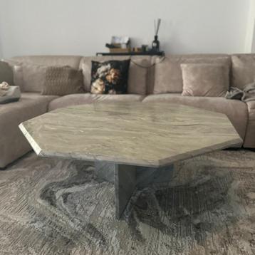 Marmeren salontafel beschikbaar voor biedingen