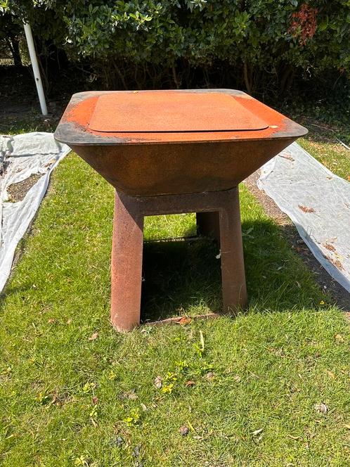 BBQ- vuurtafel, Tuin en Terras, Houtskoolbarbecues, Zo goed als nieuw, Ophalen