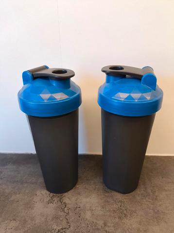 2 drinkflessen  beschikbaar voor biedingen