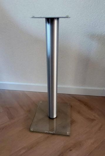 High-end speakerstandaards van geborsteld alluminium en glas beschikbaar voor biedingen