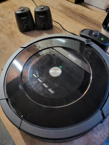 Roomba iRobot 880 + 2 Vuurtorens beschikbaar voor biedingen