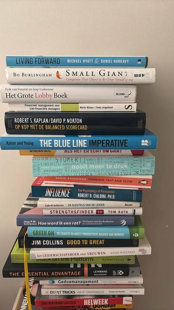 Een stapel businness & mindset boeken beschikbaar voor biedingen