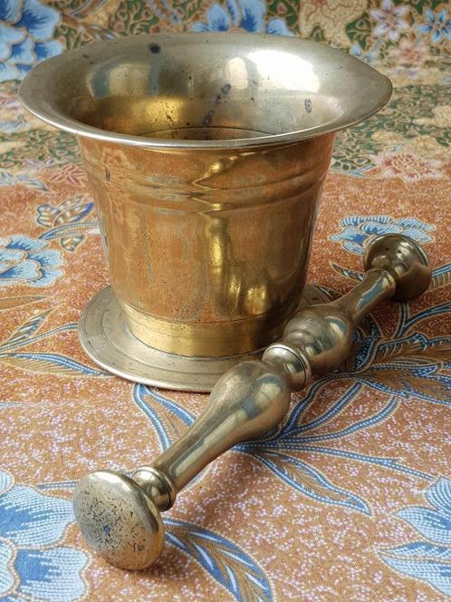 Mooie antieke vijzel met stamper uit Engeland 9,5 cm. 1850., Antiek en Kunst, Antiek | Koper en Brons, Koper, Ophalen of Verzenden