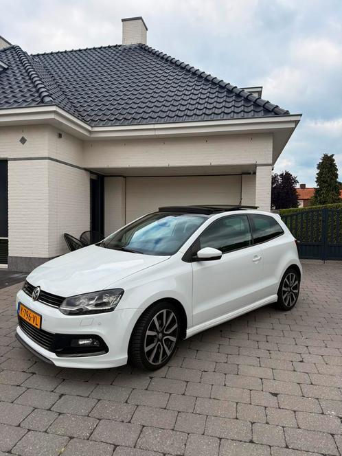 Volkswagen Polo R-Line 1.2 TSI 66KW 2015 Wit, Auto's, Volkswagen, Polo, Airbags, Airconditioning, Alarm, Bluetooth, Bochtverlichting