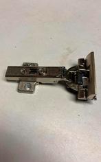 Nieuwe Blum kastscharnieren. Heel opdek incl kruisplaatje., Doe-het-zelf en Verbouw, Hang- en Sluitwerk, Ophalen of Verzenden