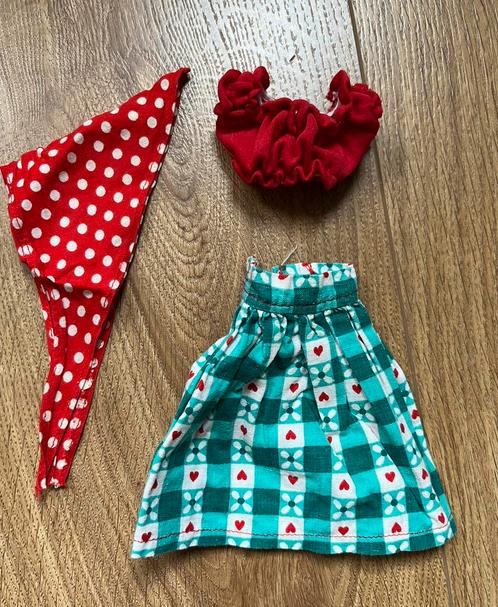Barbie kledingset hartjesrok, Verzamelen, Poppen, Zo goed als nieuw, Kleertjes, Ophalen of Verzenden