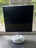 BeoVision 10 – 32″ HD TV + Gemotoriseerde Vloerstandaard, Gebruikt, HD Ready (720p), 120 Hz, Minder dan 40 cm