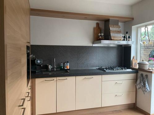 Complete keuken hoek beige /houtkleur met eiland ( mobiel), Huis en Inrichting, Keuken | Complete keukens, Gebruikt, Hoekkeuken