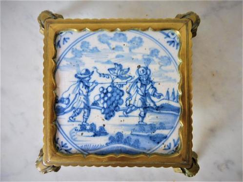 Tegel De Verspieders / Druivendragers Delftsblauw Vide Poche, Antiek en Kunst, Antiek | Religie, Ophalen of Verzenden