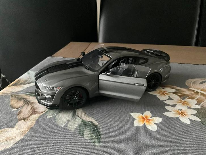 Mustang  aanbieding tot eind december, Hobby en Vrije tijd, Modelauto's | 1:18, Zo goed als nieuw, Solido, Ophalen of Verzenden