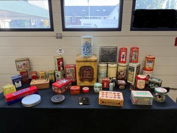 Verzameling blikken retro, vintage beschikbaar voor biedingen