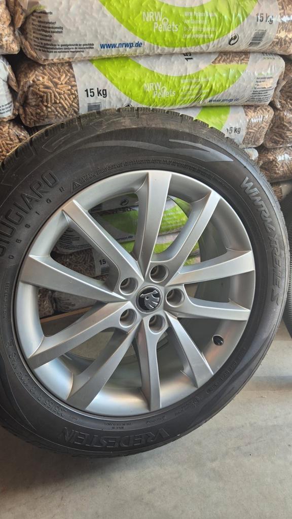 Skoda Kodiaq Elbrus velgen en winterbanden., Auto-onderdelen, Banden en Velgen, Banden en Velgen, Winterbanden, 18 inch, 235 mm
