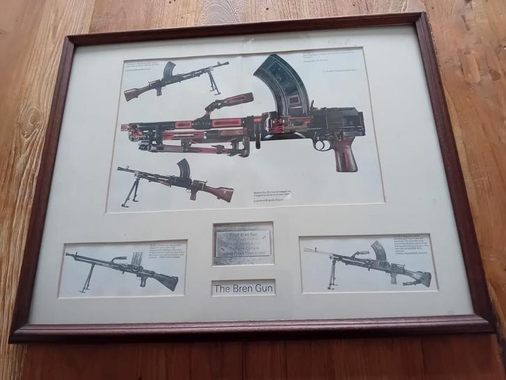 Bren Gun Poster in Lijst - WOII Machinegeweer, Verzamelen, Militaria | Tweede Wereldoorlog, Foto of Poster, Nederland, Ophalen of Verzenden
