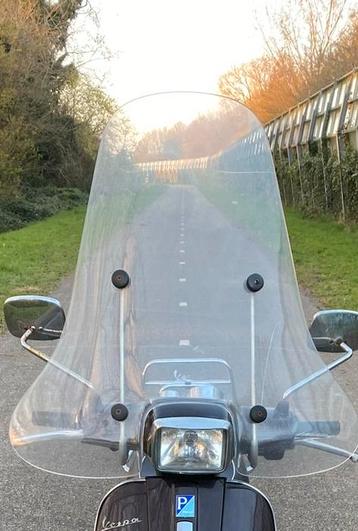 Vespa s windscherm hoog beschikbaar voor biedingen