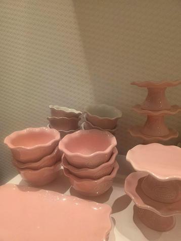 Rudolph's Bakery Servies - Roze Aardewerk beschikbaar voor biedingen