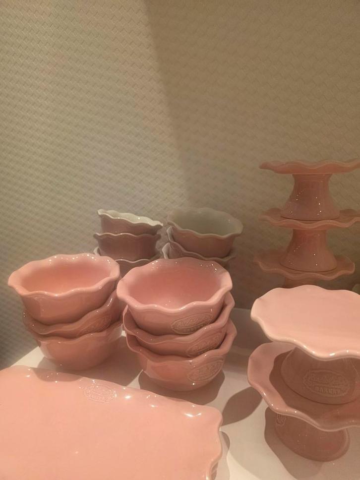 Rudolph's Bakery Servies - Roze Aardewerk, Huis en Inrichting, Keuken | Servies, Zo goed als nieuw, Kom(men), Overige stijlen