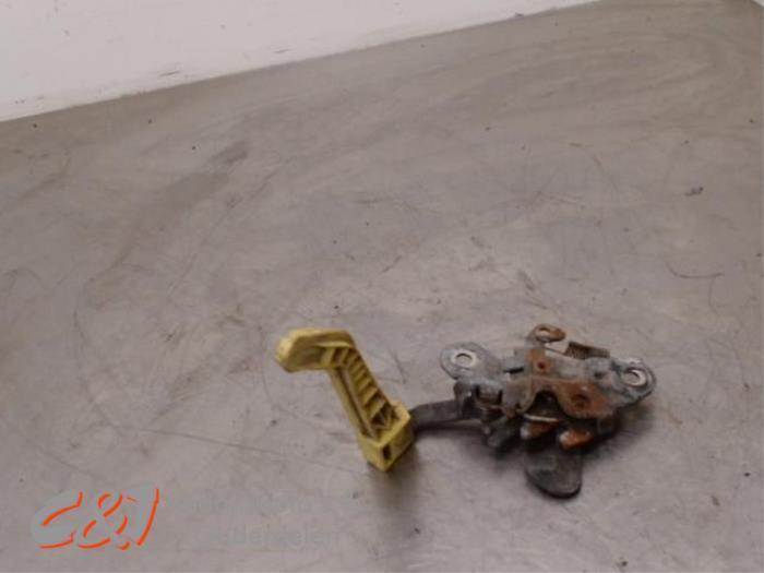 Slotmechaniek Motorkap van een Peugeot Partner, Auto-onderdelen, Carrosserie en Plaatwerk, Peugeot, Gebruikt, 3 maanden garantie