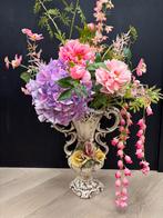 Porseleinen vaas met kunstbloemen, Ophalen, Zo goed als nieuw