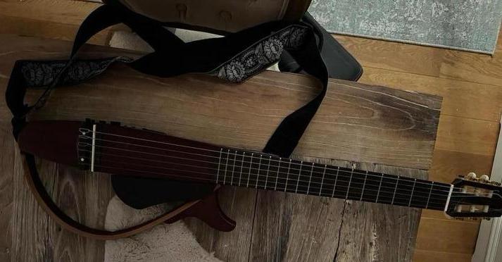 Yamaha SLG200NW Silent Gitaar - Gebruikt, Muziek en Instrumenten, Snaarinstrumenten | Gitaren | Akoestisch, Gebruikt, Klassieke of Spaanse gitaar