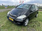 Mercedes A-klasse 150 Avantgarde AIRCO/NAVIGATIE, Auto's, Mercedes-Benz, Voorwielaandrijving, 15 km/l, Zwart, Origineel Nederlands