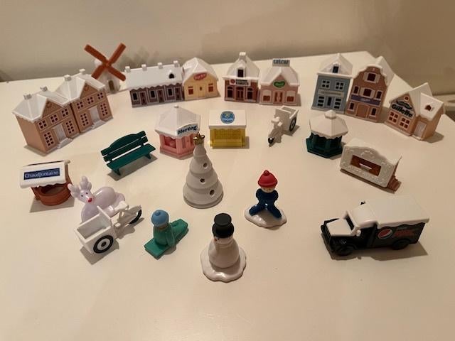 Gratis: 2 Speelgoed dorpjes, Winter tafereel met huisjes etc, Ophalen, Zo goed als nieuw, Jongen of Meisje